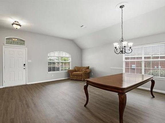 4th image of 2924 Hollow Valley Dr