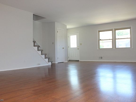 3rd image of 31 Tudor Pl #F31