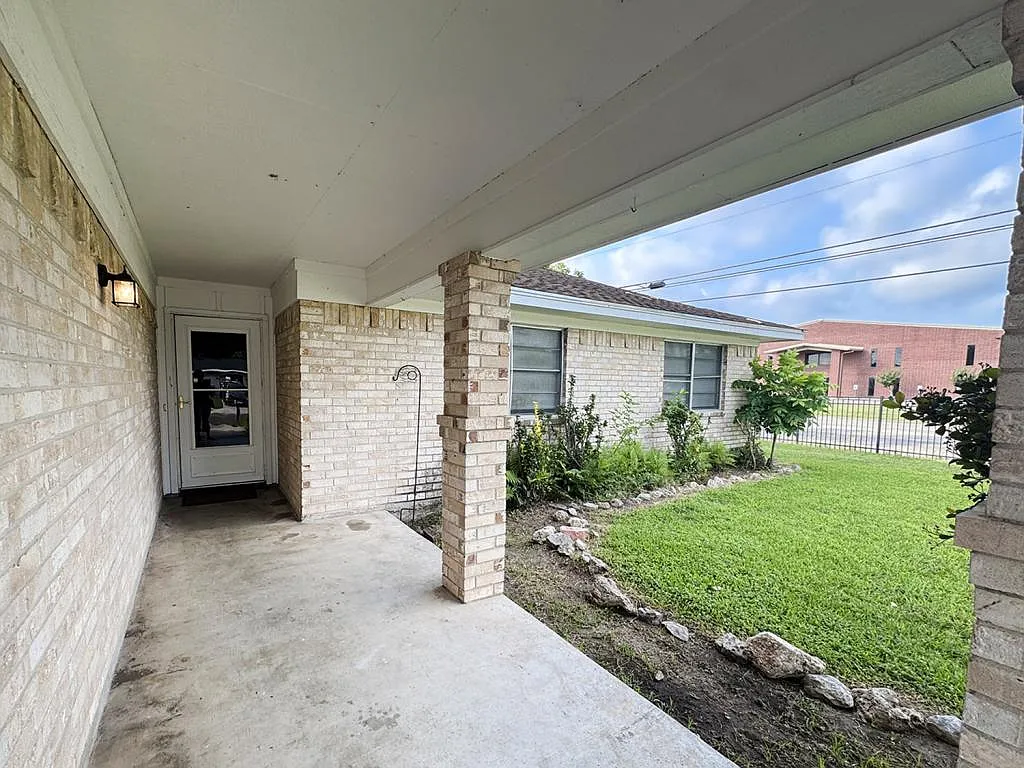 102 Tanglewood Dr — Photo 4
