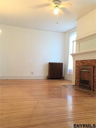 1st image of 9 Woodlawn Ave