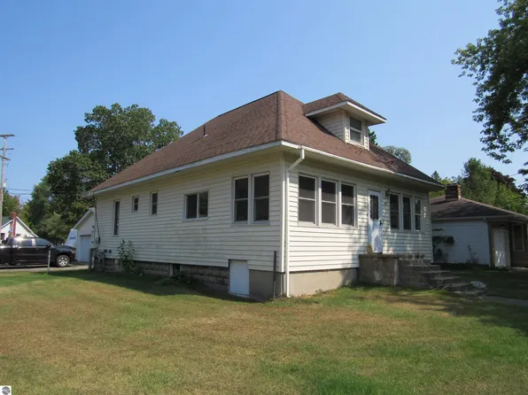 418 Bridge St, East Tawas, MI 48730