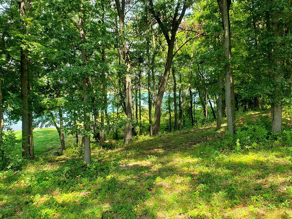 1st image of 512 Watersedge Dr E
