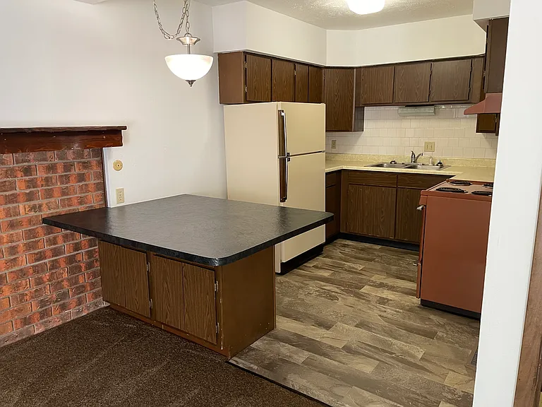 2200 Stoneybrook Rd #2 — Photo 3