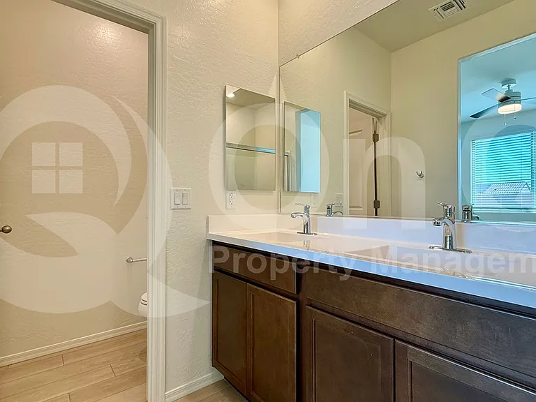 1444 E Edwin St — Photo 15