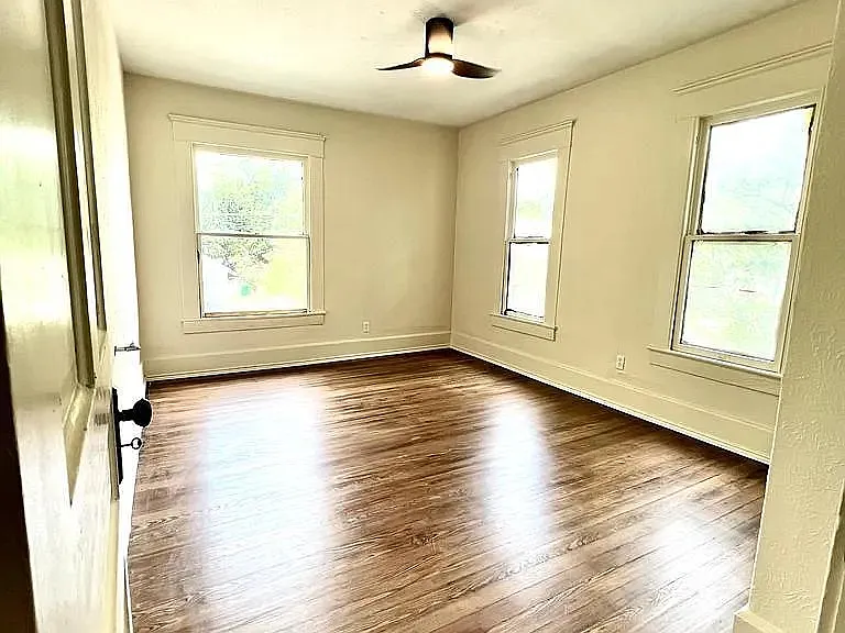 417 W Franklin St — Photo 8