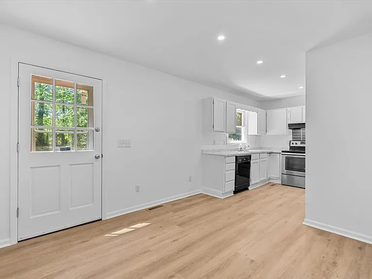 120 Arcaro Dr — Photo 10