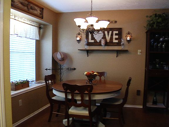 3rd image of 2522 Glen Haven Ln