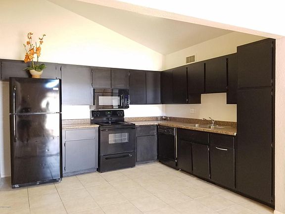 2nd image of 633 N May St APT 22