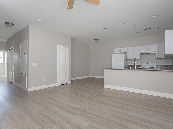 4th image of 1561 S Dandelion St #4