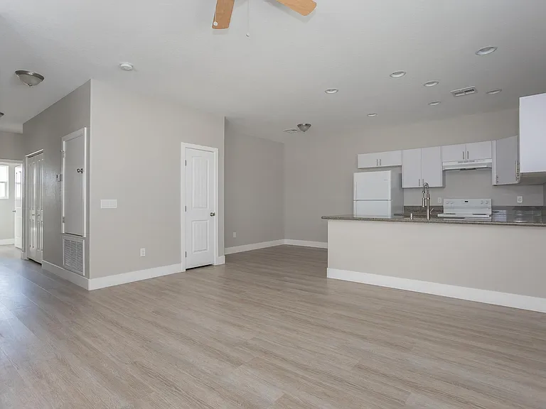 1561 S Dandelion St #1 — Photo 5