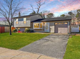 53 Bowline St, Barnegat, NJ 08005