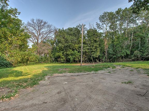 5th image of 949 89th Ln NW