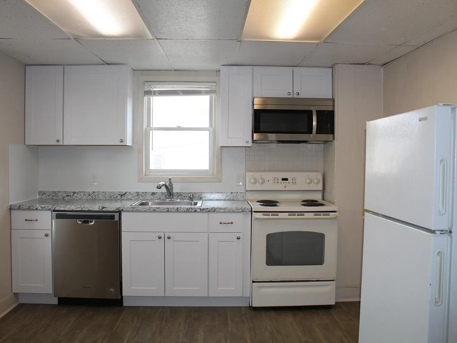 3 bed, 1099 sqft, $1,399 — Photo 1