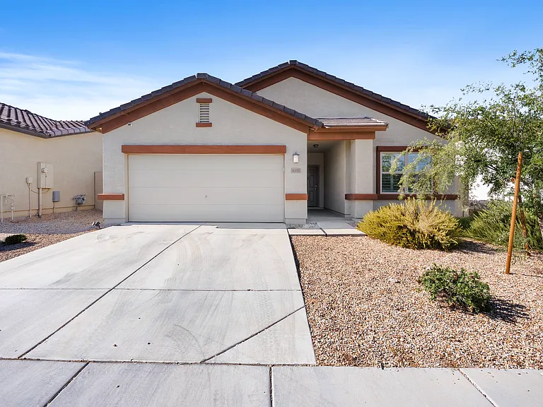 4590 W Foldwing Dr — Photo 1