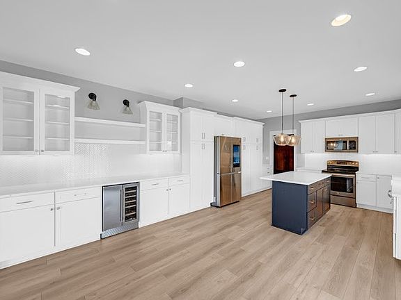 2nd image of 4219 NE Bellagio Cir