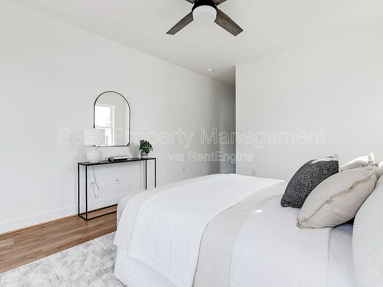 211 E 15th St — Photo 38