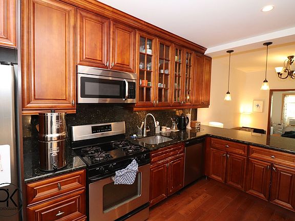 4th image of 712 Humboldt St #2