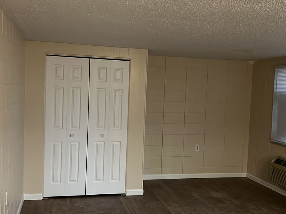 2nd image of 1114 E Morton Ave