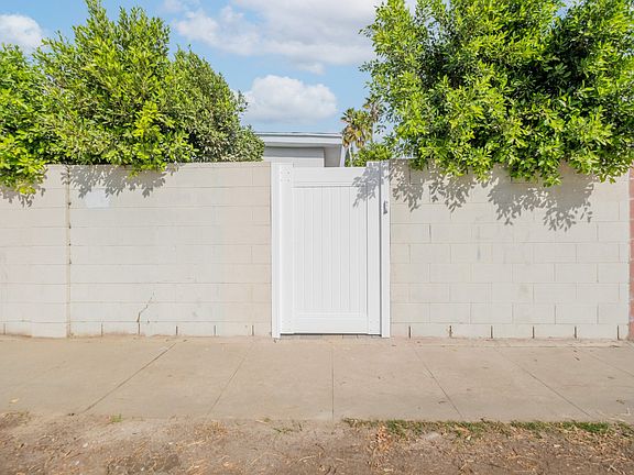 2nd image of 8602 Saloma Ave