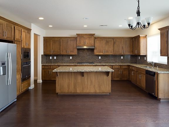 4th image of 1546 Syracuse Dr