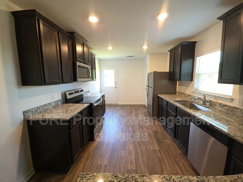 4 bed, 2.0 bath, 1794 sqft, $1,675 — Photo 4