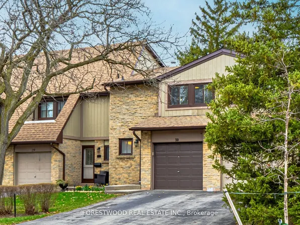 3345 Silverado Dr Unit 30, Mississauga, ON L5A 3Y8