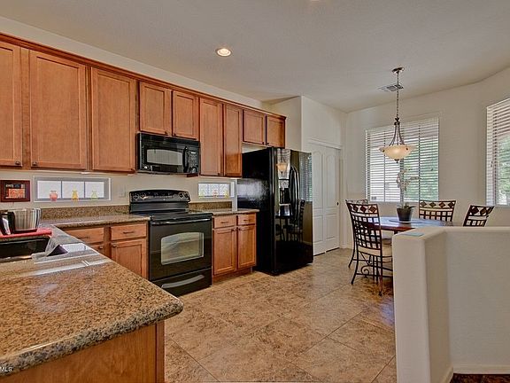 3rd image of 4117 E Santa Fe Ln