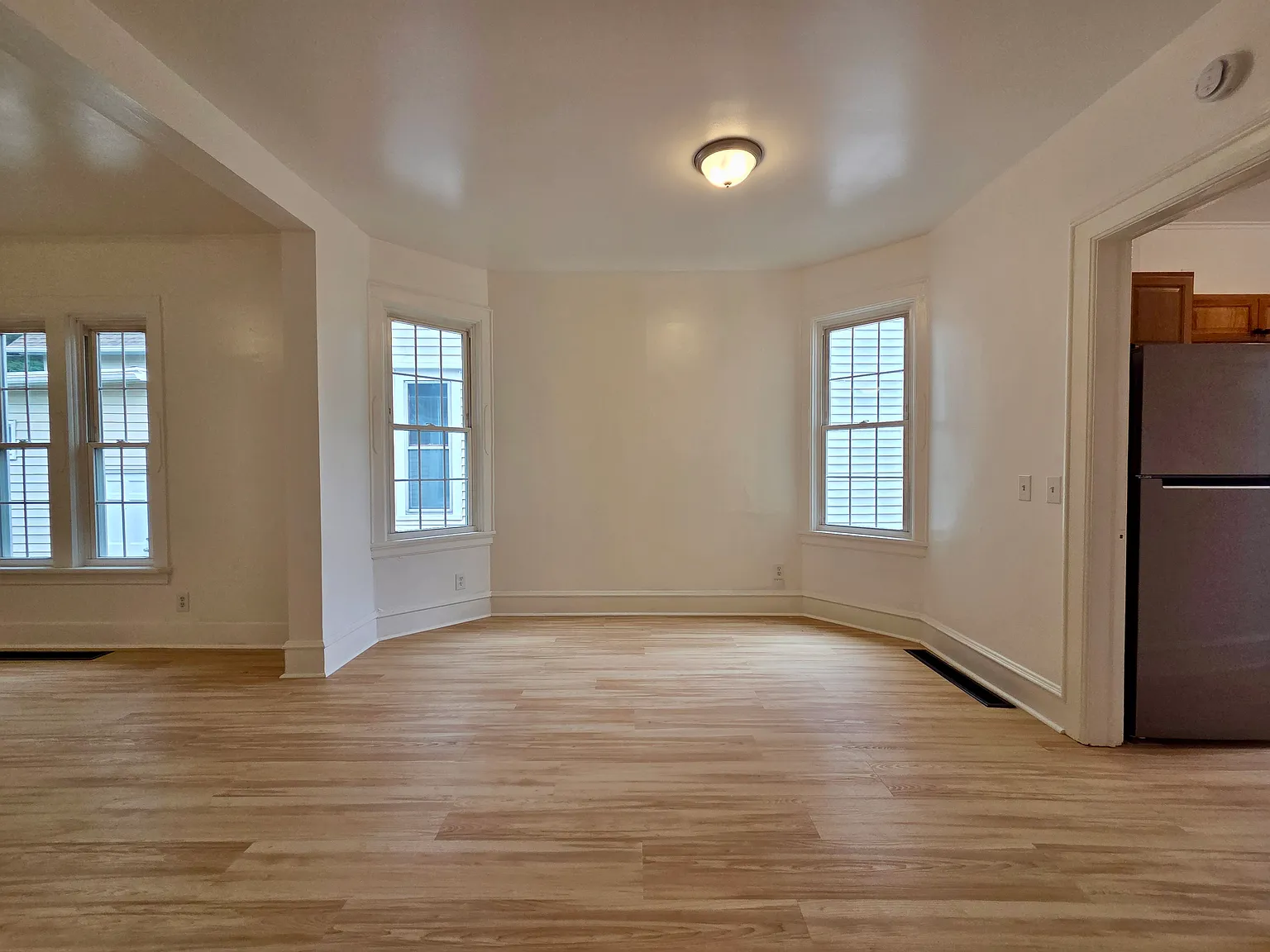 2 bed, 1100 sqft, $1,500 — Photo 2