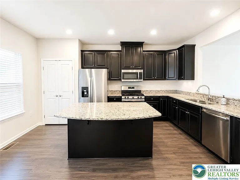 2317 Cook Dr — Photo 4