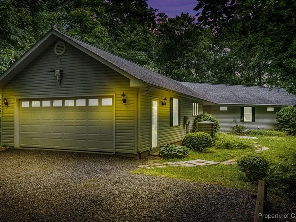 558 Creek View Ln, Warsaw, VA 22572