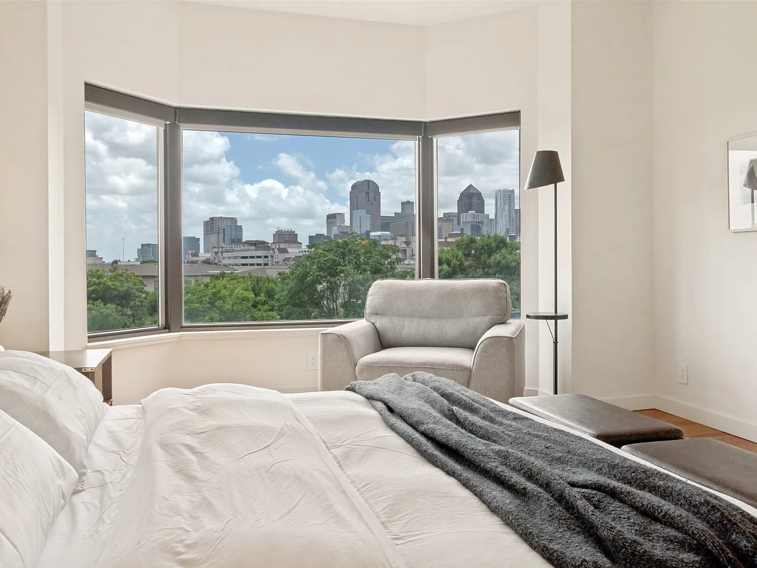 1 bed, 1.0 bath, 996 sqft, $3,850 — Photo 3