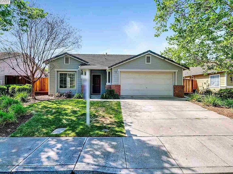 509 Saddleback Cir — Photo 1