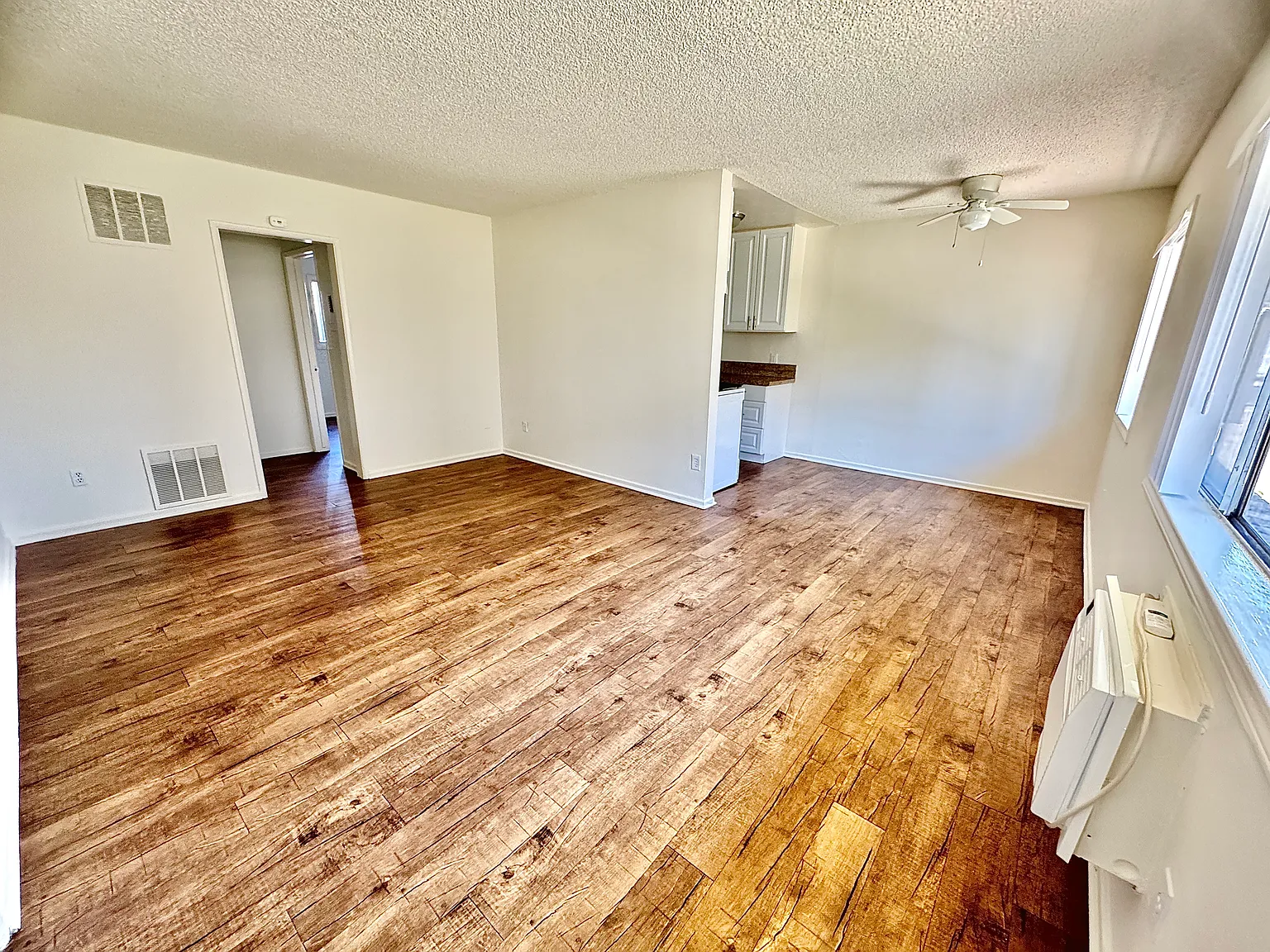 2 bed, 1000 sqft, $2,295 — Photo 2