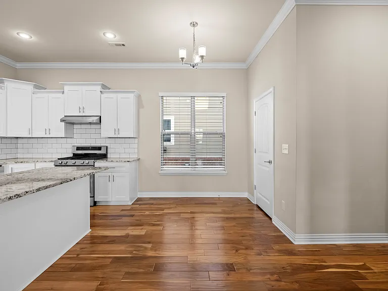 1737 W Broadway Pl — Photo 8