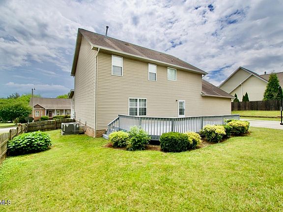 5th image of 834 Somerset Dr