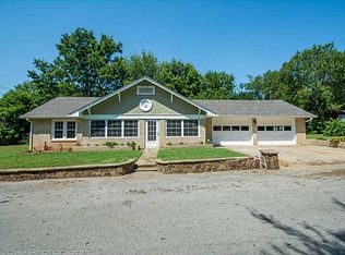 210 N Rogers St, Prairie Grove, AR 72753
