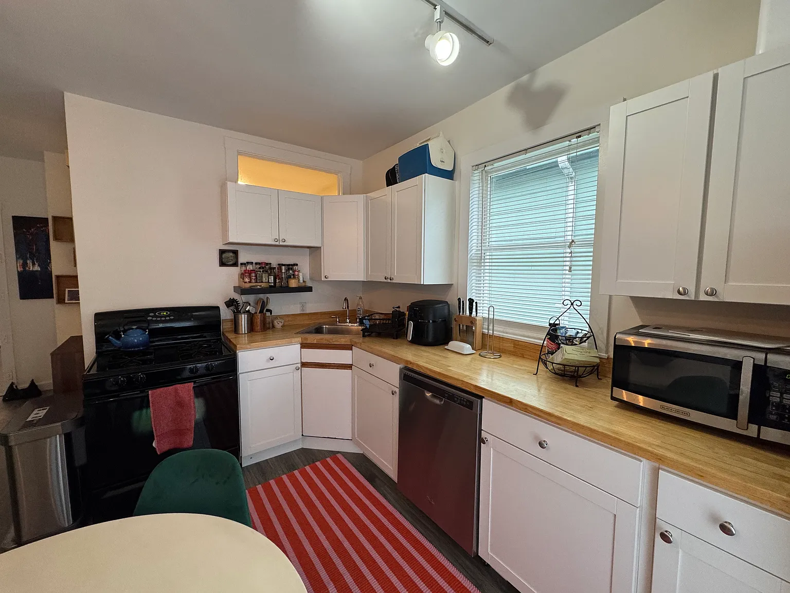 2 bed, 1200 sqft, $2,950 — Photo 3