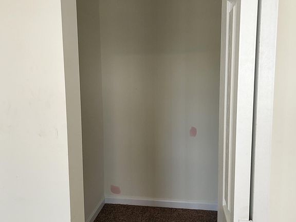 Bedroom 3 Walk-in Closet