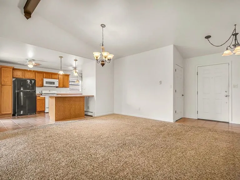 1215 Breeze Dr — Photo 4