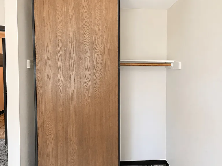 401 S Oak St — Photo 7