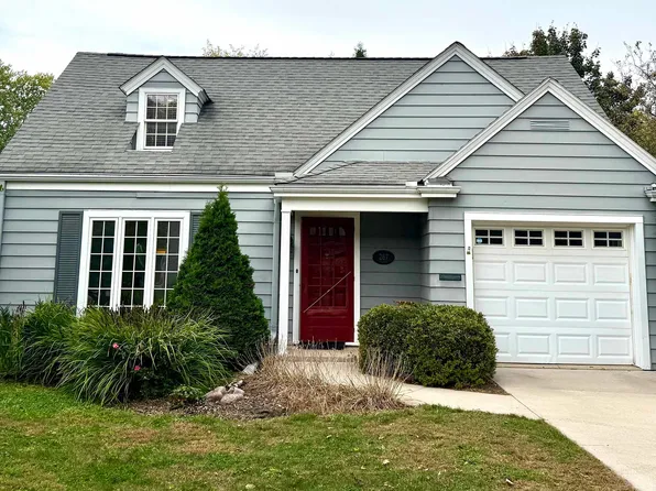 267 River Dr, Appleton, WI 54915