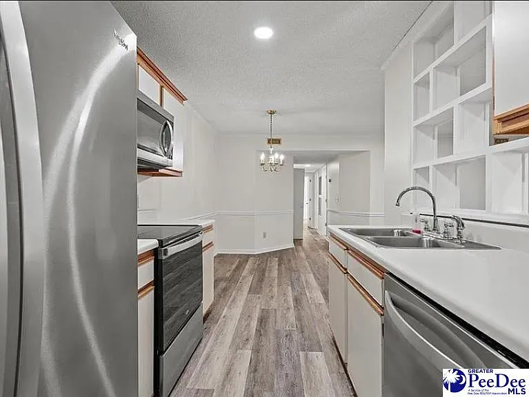 701 Coventry Ln — Photo 10