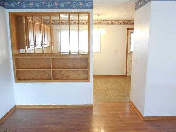 5th image of 728 Hedwick St