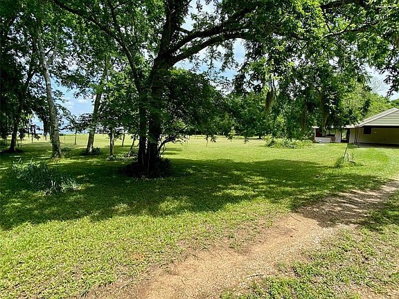 2nd image of 980 Hill Farm Rd