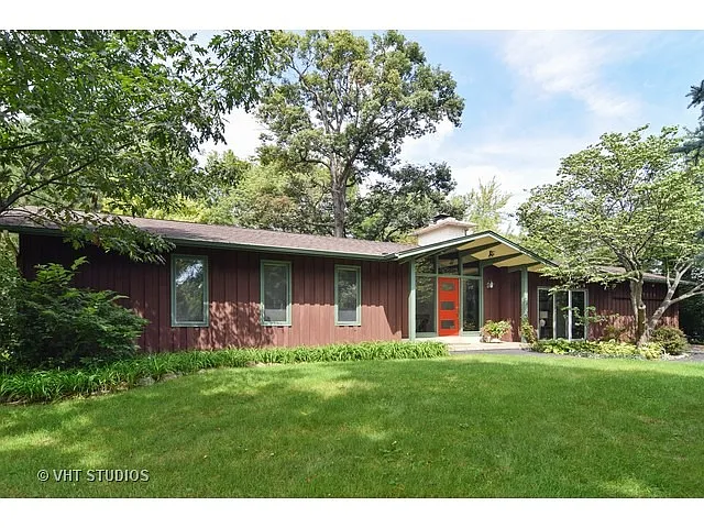 23W050 Mulberry Ln photo 1