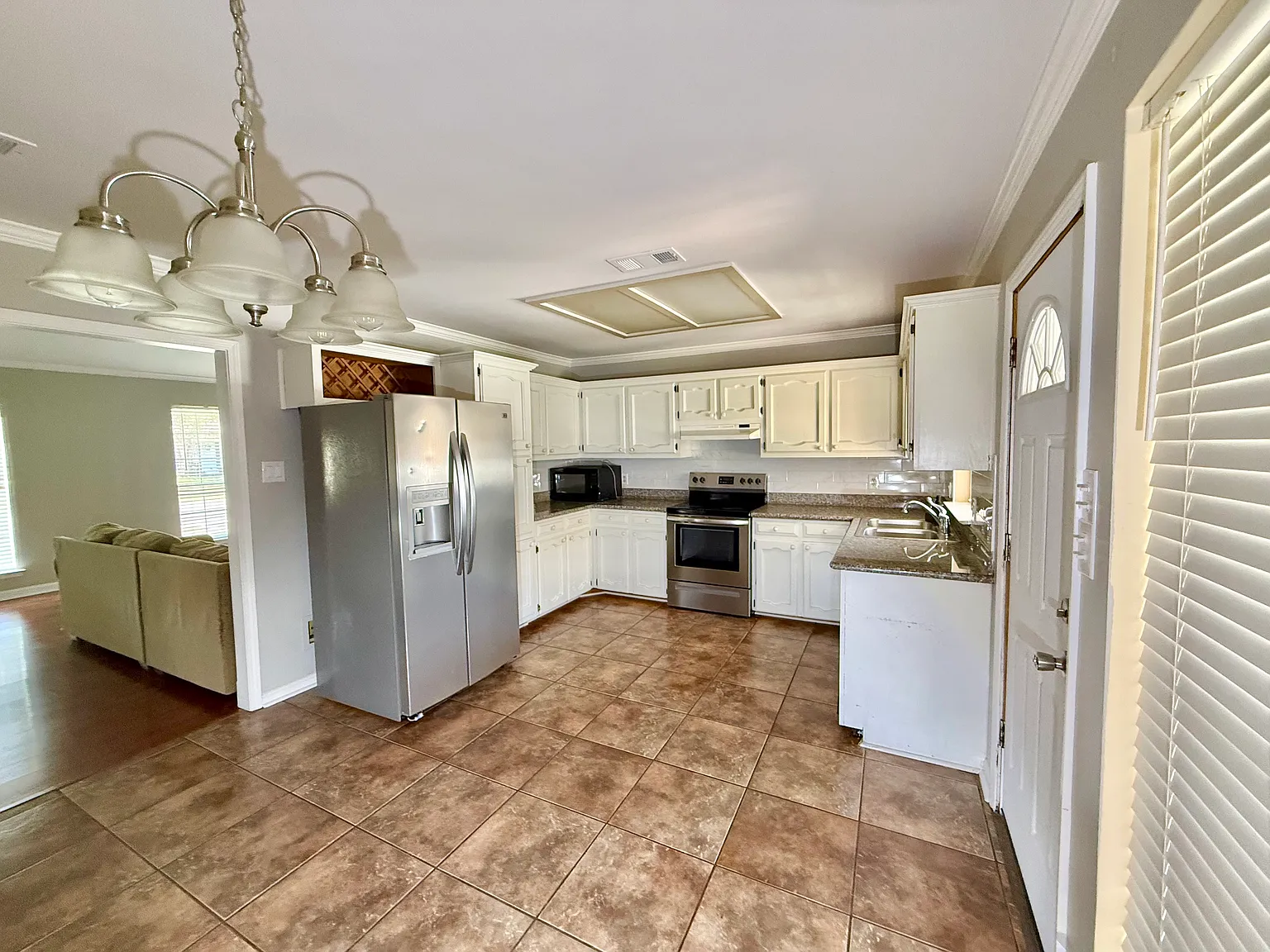 3 bed, 1326 sqft, $1,500 — Photo 2