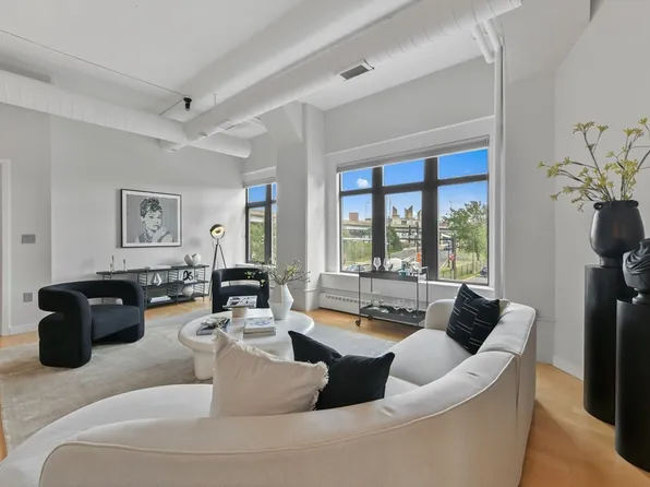 210 South St #2-4, Boston, MA 02111