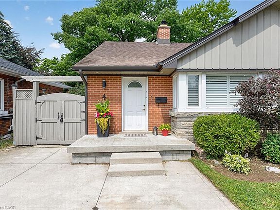3rd image of 4 Compton Pl