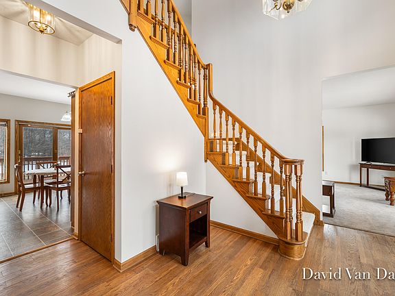 5th image of 6675 Riverside Ln