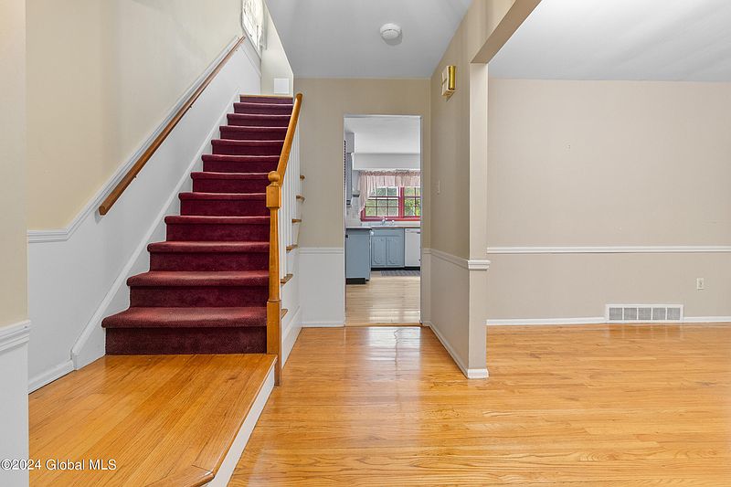 4th image of 23 Patroon Place
